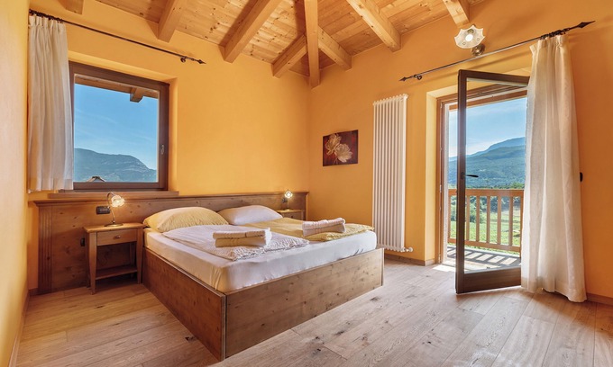 Isera Appartement | Room 'Maso Fiorini 8' with Mountain View, Wi-Fi and Air Conditioning