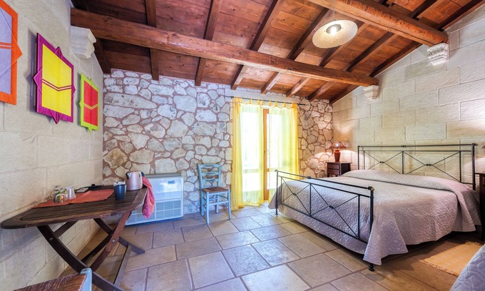 Vernole Appartement | Chambre 'Masseria Copertini - Cervo' avec terrasse privée, Wi-Fi et climatisation