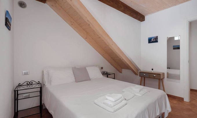 Borzonasca Appartement | Room 'Matrimoniale' with Balcony and Wi-Fi