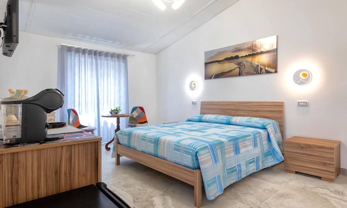 Sennori Appartement | Room 'Mirto' with Sea View, Wi-Fi and Air Conditioning