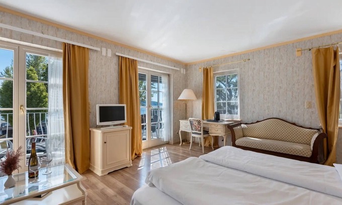 Reichenau Appartement | Room 'Mit Seeblick Und Balkon' with Lake View, Shared Terrace and Wi-Fi