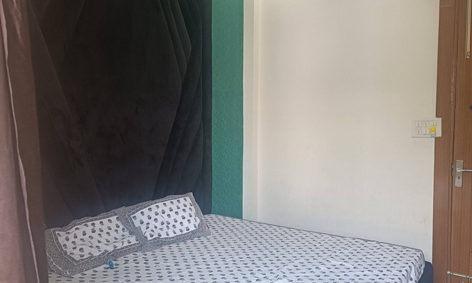 Indirapuram Appartement | Room near sec 62