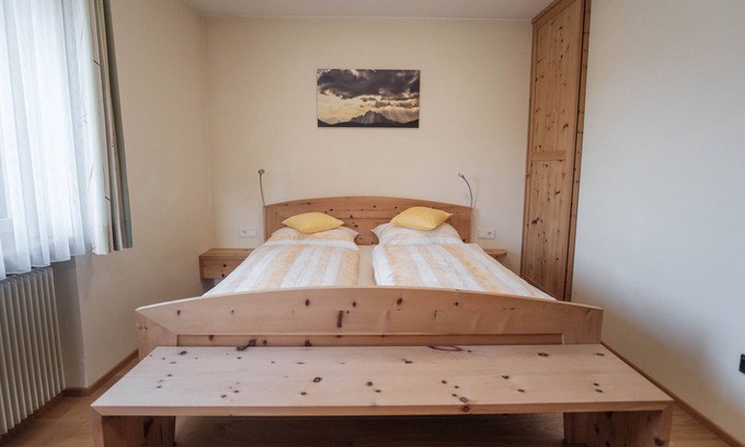 Velturno Appartement | Chambre 'Oberhemberger Hof Dreier' avec vue sur la montagne, terrasse partagée et Wi-Fi