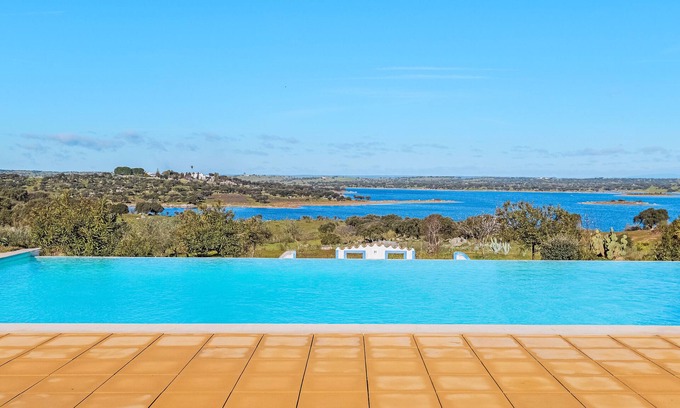 Elvas Maison | Habitación 'Perdiz' con piscina compartida, Wi-Fi y aire acondicionado