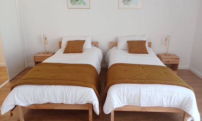 Coimbra Appartement | Chambre 'Quarto 1 Rc - Quinta Df' avec vue sur les montagnes, Wi-Fi et climatisation