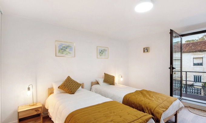 Coimbra Appartement | Chambre 'Quarto 2 Piso Superior - Quinta Df' avec vue montagne, Wi-Fi et climatisation