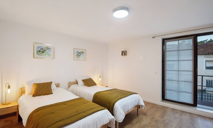 Coimbra Appartement | Chambre 'Quarto 3 Piso Superior - Quinta Df' avec vue montagne, Wi-Fi et climatisation