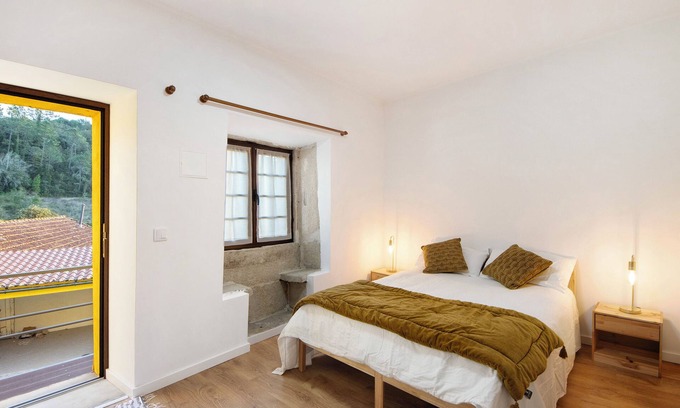 Coimbra Appartement | Chambre 'Quarto 4 Piso Superior - Quinta Df' avec vue montagne, Wi-Fi et climatisation