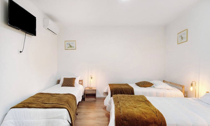 Coimbra Appartement | Chambre 'Quarto 5 Piso Superior - Quinta Df' avec vue montagne, Wi-Fi et climatisation
