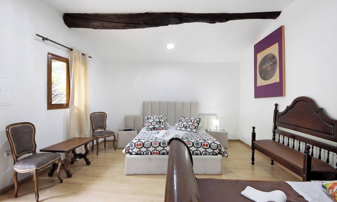 Armamar Appartement | Chambre 'Quarto 6 - Gojim Casa Rural' avec vue montagne, Wi-Fi et climatisation