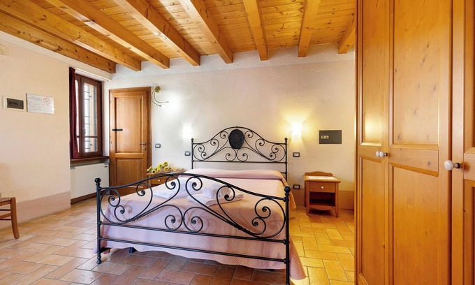 Monzambano Appartement | Chambre "Rosa" avec jardin partagé, Wi-Fi et climatisation