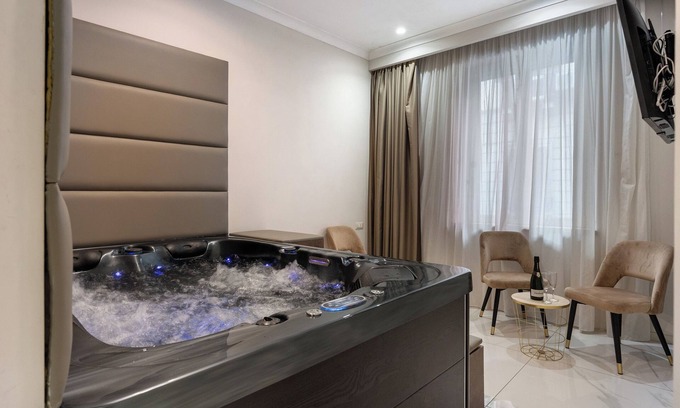 Chiaia Appartement | Chambre "Suite Con Piscina Privata" avec Wi-Fi et climatisation