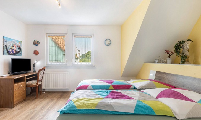 Birstein Appartement | Room 'Venedig' with Shared Terrace and Wi-Fi