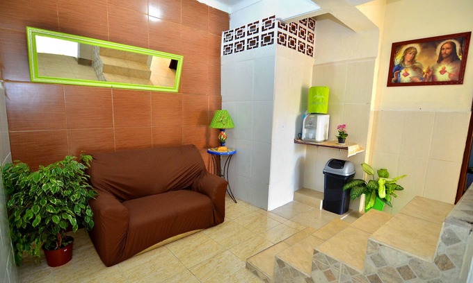 Aparecida Maison | Chambre avec Balcon et Salle de Bains à l'Hôtel Frei Galvão (hotelfreigalvao. Com. Br)