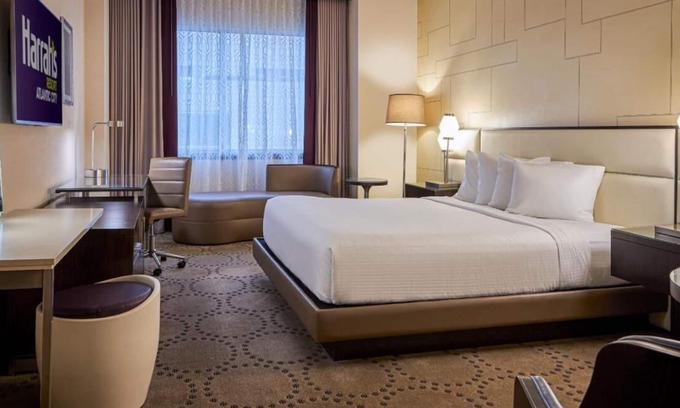 Atlantic City Hôtel | Room with One Bed at a 4⭐️ Hotel