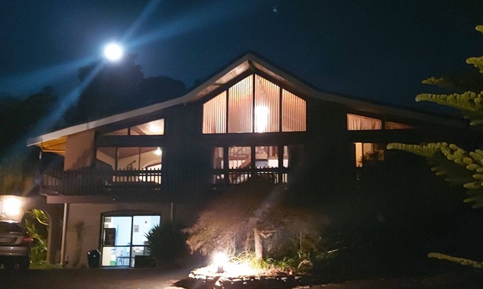 Tauranga Lit Et Petit-Déjeuner | Room with Queen bed. Close to all Bay attractions. Free Wifi & safe parking.