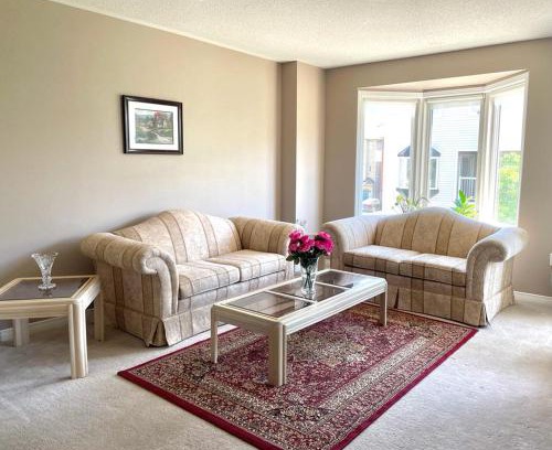 Burlington Maison | Rooms near Train Station
