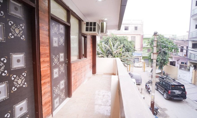 Sector 63 Hôtel | Roomshala 034 Grihum Noida Sector 63