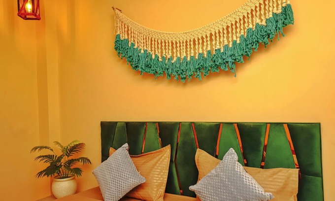 Sainik Farm Hôtel | Roomshala 081 Manya Residency