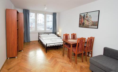 Poznan City Center Maison | roomspoznan po - Pokoje Kazimierza Wiekiego - 24h self check-in