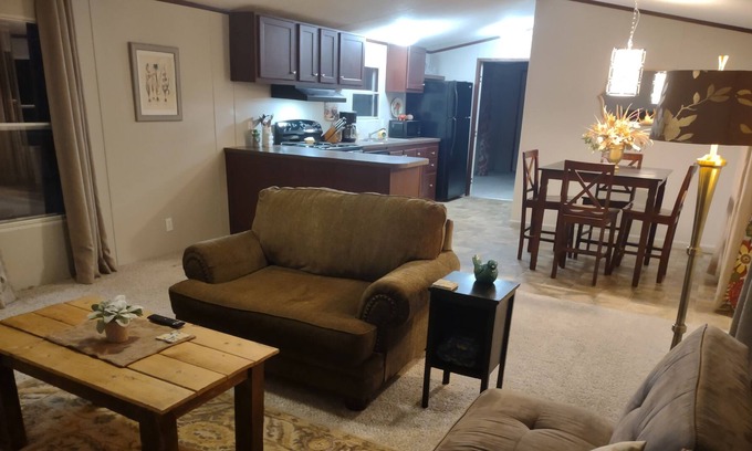 Marshall Maison | Roomy 3/2 in Peaceful Setting, Huge Deck