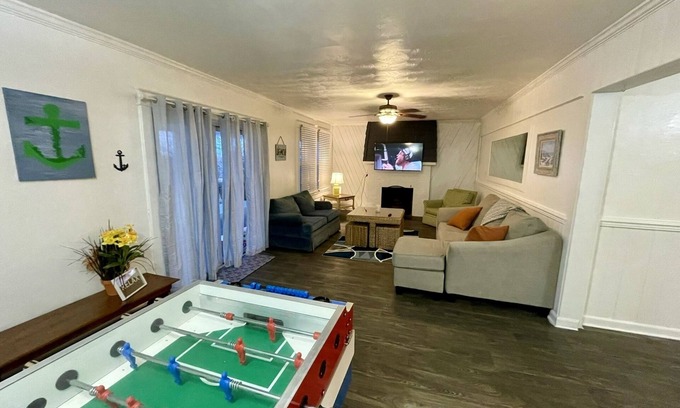 Cottage Line Appartement | Roomy Beachfront Apartment! Game room, big deck, 2 bed/2 bath!