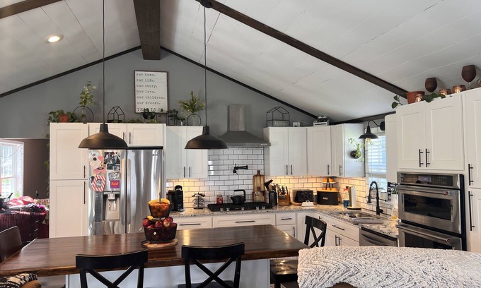 Bridgeport Maison | Roomy Lake rights with private dock large yard perfect family get away