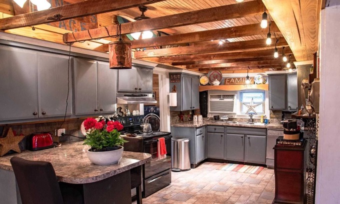 Saint Andrews Autre | Rooster's Roost of Bells Cove