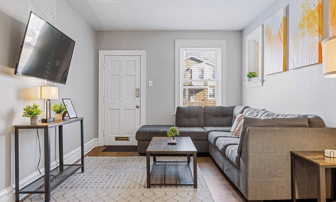 Lindenwood Park Appartement | Rooted Urban Retreat: First Floor 1BR Apartment