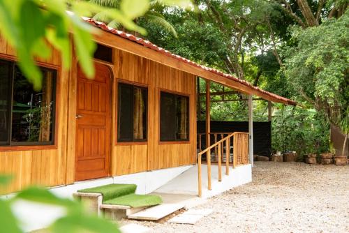 Uvita Maison | ROQUI Cozy Beachfront Cabin