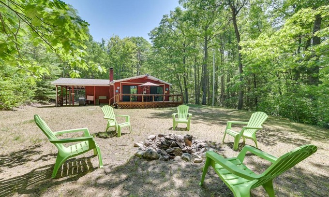 Rose City Maison | Rose City Cabin with Fire Pit and Lake Access