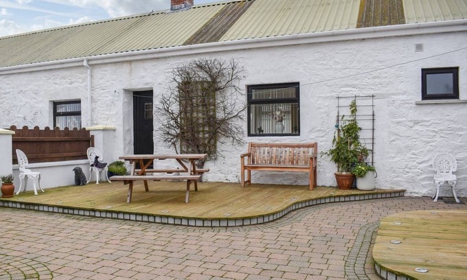 Donaghadee Cottage | Captivating 1-Bed Cottage in Bangor