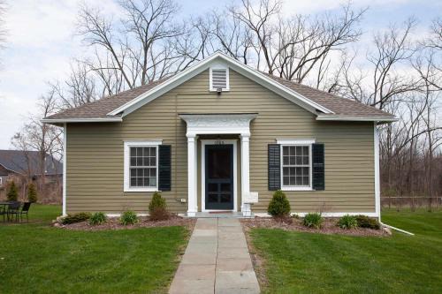Geneva Maison | Rose Hill Cottage Lake Views & Mansion Grounds