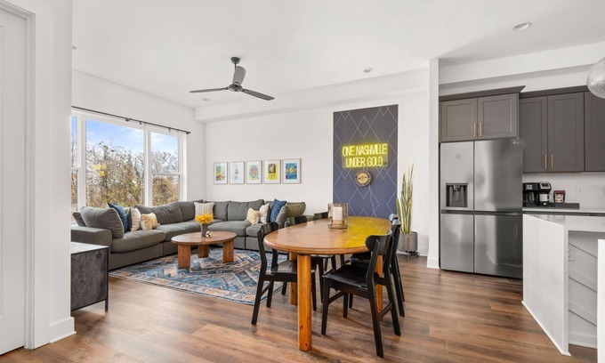 Hurwood Heights Copropriété | Rosedale ~ Huge New Condo ~ 3BR + Bonus ~ 3 Miles to Broadway ~ Near GEODIS Park