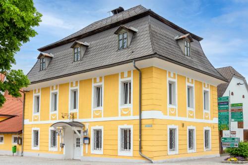 Krieglach Maison | Roseggercafé