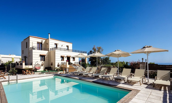 Roussospiti Villa | Villa Romarin! Piscine de 45m2, grande terrasse, à quelques pas des commerces!