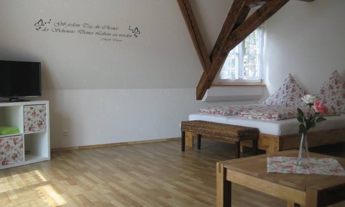 Sommerhausen Appartement | Rose appartement magique avec cadre exposé en 1. Étage pour max. 2 personnes