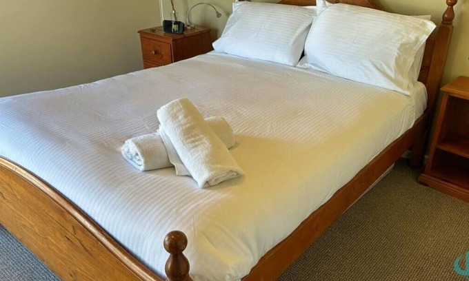 Caves Beach Maison | Rosie's Retreat - 300m to Beach dog friendly on request