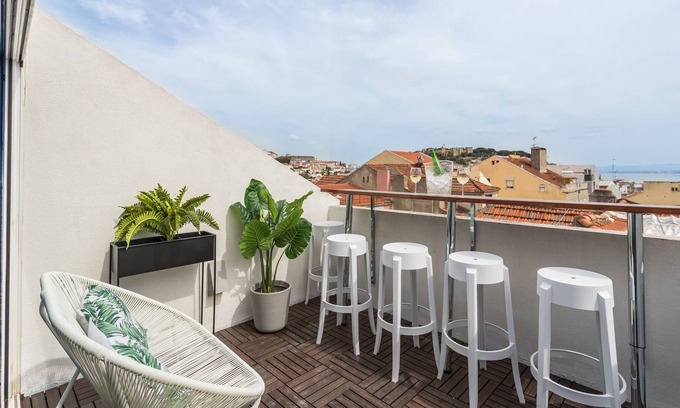 Pena Appartement | Rossio Penthouse Three-Bedroom Apartment w/ River View and Parking - by LU Holidays