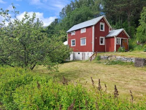 Lugnvik Maison | Rotes Schwedenhaus für Familien und Hunde