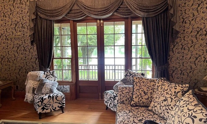 Okere Falls Maison | Rotoiti Lakefront Luxury with Tennis Court, Gym, and Jetty