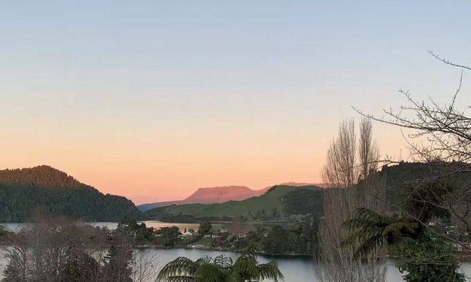 Lake Okareka Appartement | Rotorua Lake Ōkareka Studio with Views, Spa & BBQ