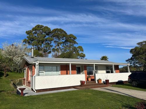 Owhata Maison | Rotorua Lakes Cottage