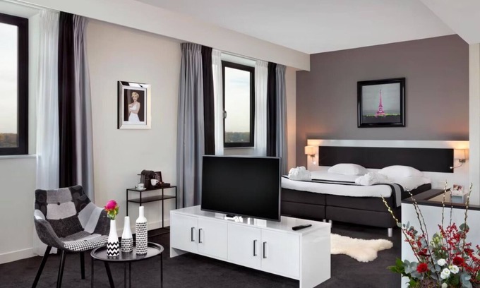 Zestienhoven Hôtel | Rotterdam Convenience – Onsite Dining & Airport Access!