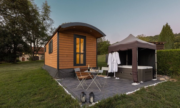 Menthonnex-sous-Clermont Chalet De Ski | Roulotte Paradis: Insolite, SPA Privatif, Piscine