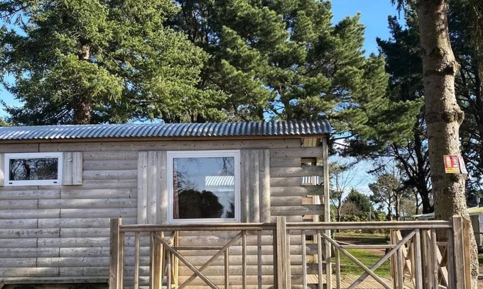 Guemene-Penfao Cabine | ROULOTTE ARIZONA 1bed, (no sanitary facilities, 1 water point) sleeps 4