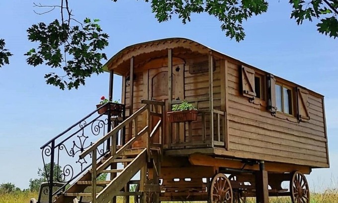 Puymaurin Cabine | Roulotte et Spa, vue sur les Pyrénées à Puymaurin