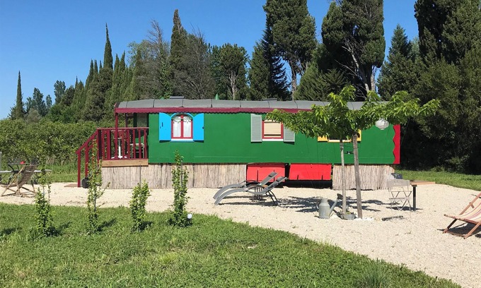 St.-Remy-de-Provence Cabine | Roulotte 3 personnes vue sur Les Alpilles Animaux de compagnie acceptés
