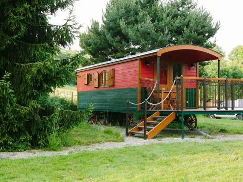 Radon Maison | Roulotte spacieuse avec terrasse, jardin et jeux, animaux acceptés - FR-1-497-130