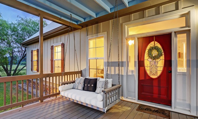 Burton Maison | Bird Song Guest House - Paix sur les porches!